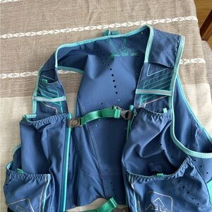 Nathan x Stephanie Howe Violette Hydration Vest